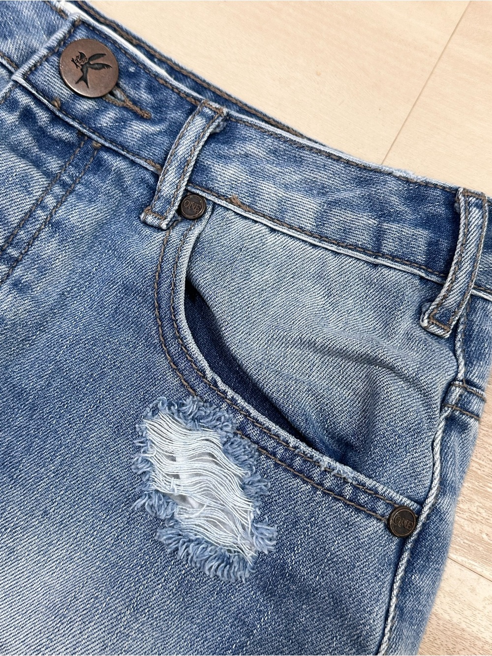 One Teaspoon 2020 MIGH WAIST/ LONG RISE SUPER FITTED MID LEIGTH Sz 29 frayed - Picture 6 of 15